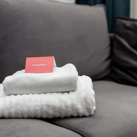 Comfort By Bookinghost Apartment *