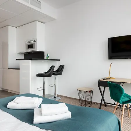 Comfort By Bookinghost Apartment